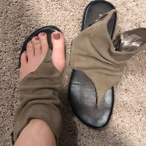 Mia sandal, size 6.5